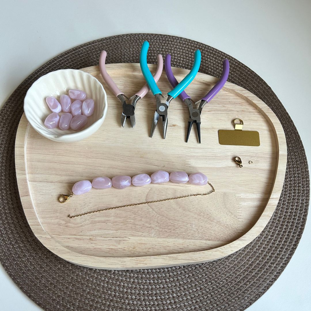 Telefoonkoord Kit - Acryl kralen met gouden chain